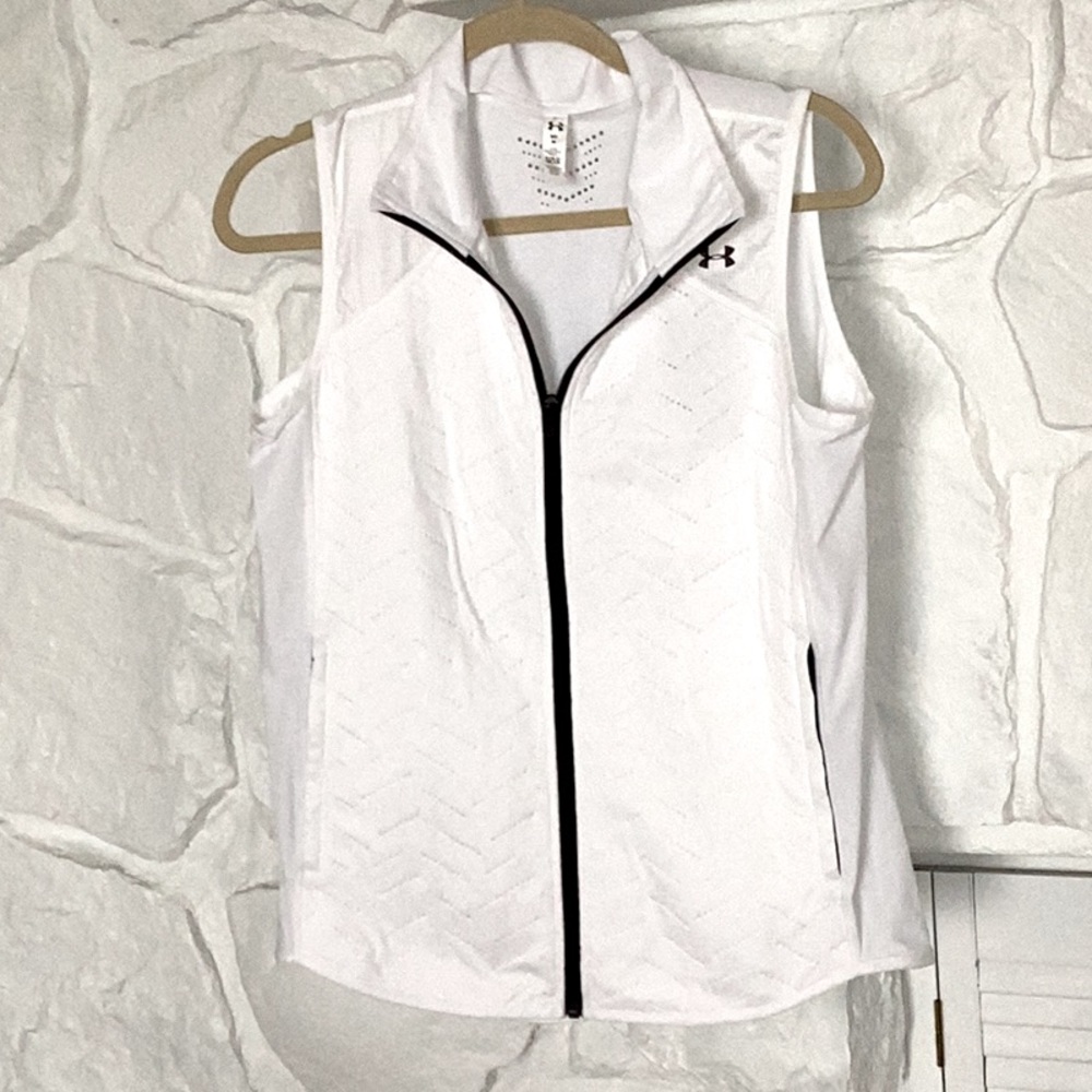 NWT Under Armour White and Black Vest Cold Gear Reactor front zipper & pockets